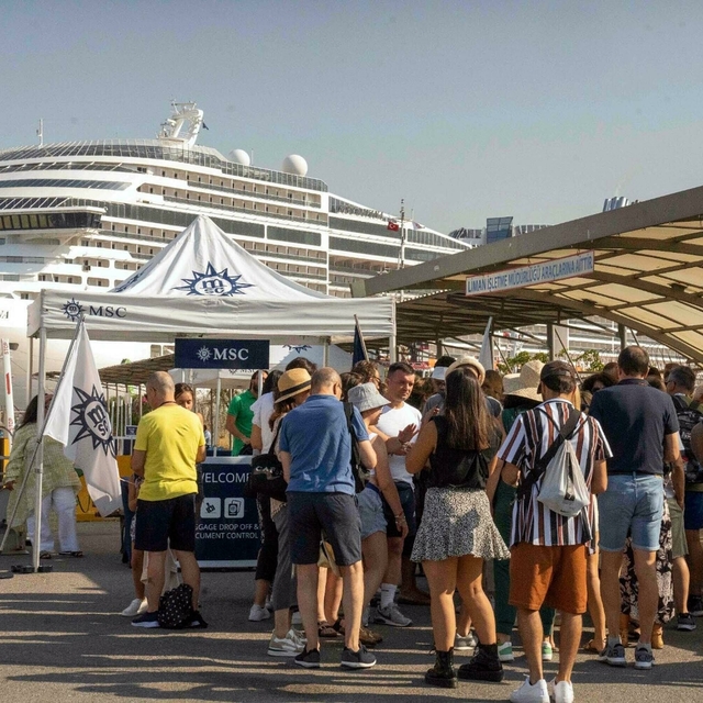 İzmir'e 6 ayda 583 bin yabancı ziyaretçi