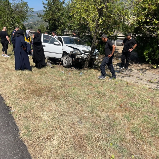 Osmaniye'de otomobil ağaca çarptı: 1 yaralı