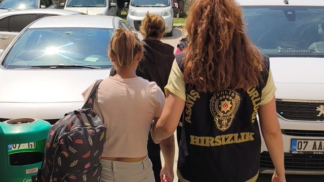 Tramvayda yankesicilik yapan 2 şüpheli tutuklandı