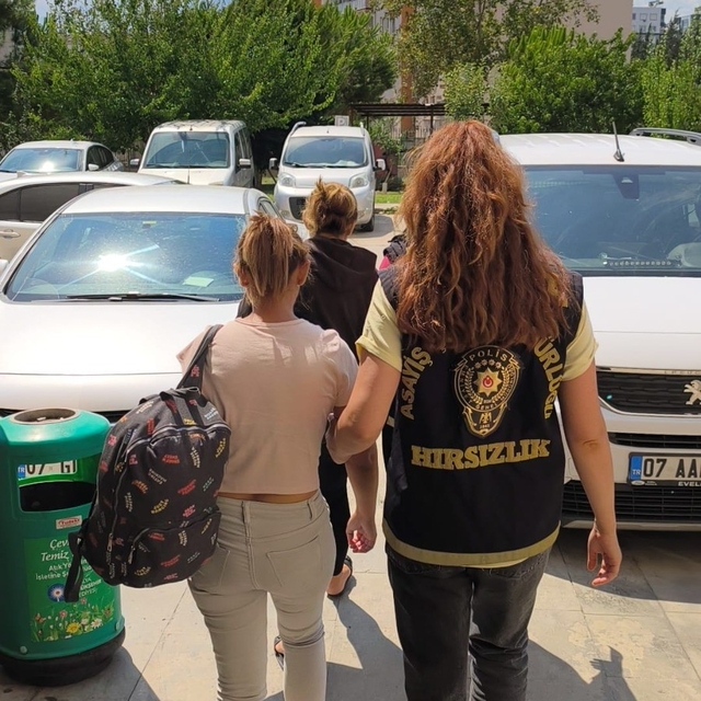 Tramvayda yankesicilik yapan 2 şüpheli tutuklandı