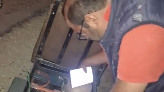 Engelli aracı ile kaza yapan vatandaşın yardımına vatandaşlar koştu