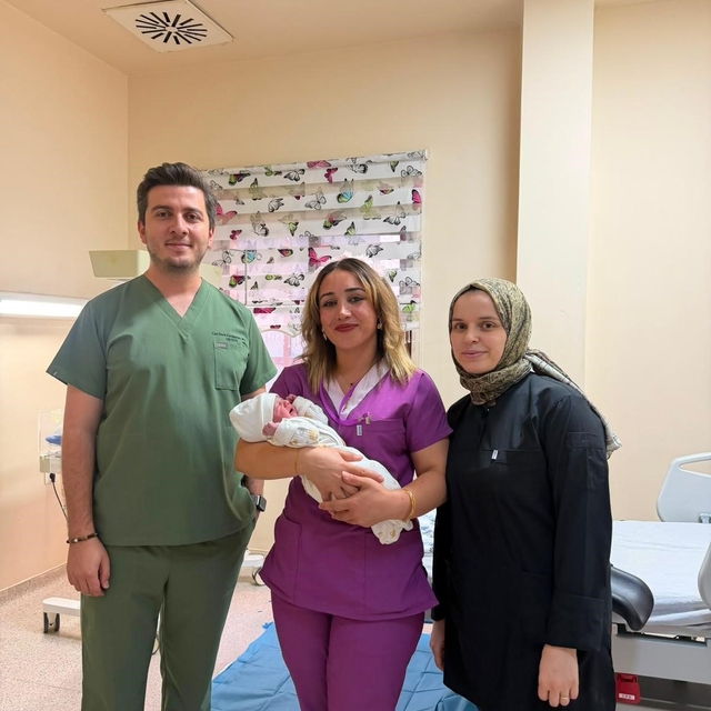 Patnos Devlet Hastanesinde büyük başarı: İlki sezaryen olan Anne ikinci beb...