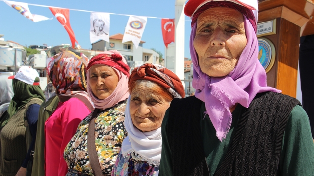 Selendi'de 113 kadın üreticiye süt soğutma tankı desteği