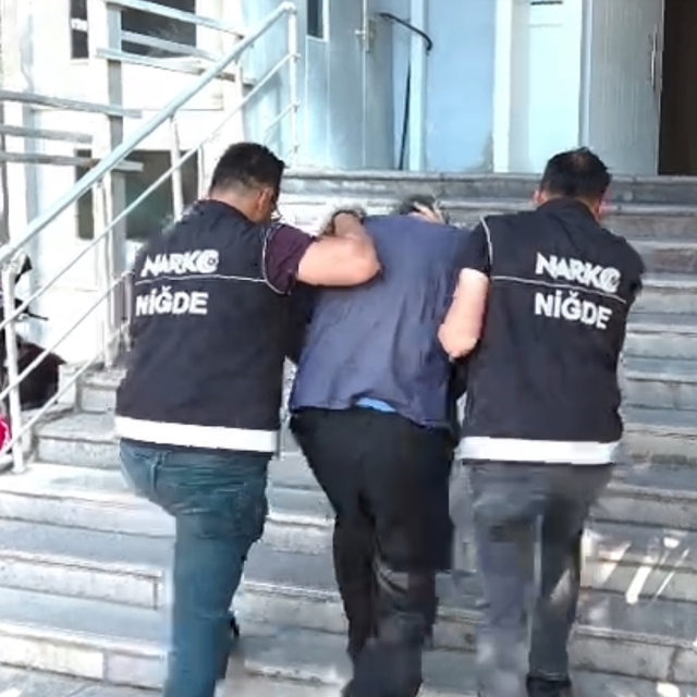 İranlı şüphelilerin mide ve bağırsaklarından uyuşturucu çıktı
