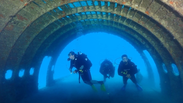 Kuşadası'nın batık uçağı 10'uncu yılında yoğun ilgi görüyor