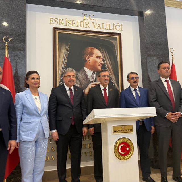 Cumhurbaşkanı Yardımcısı Yılmaz, Eskişehir Valiliğini ziyaret etti