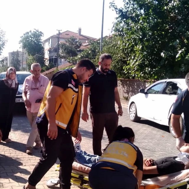 Muratlı'da motosiklet ile otomobil çarpıştı: 1 yaralı