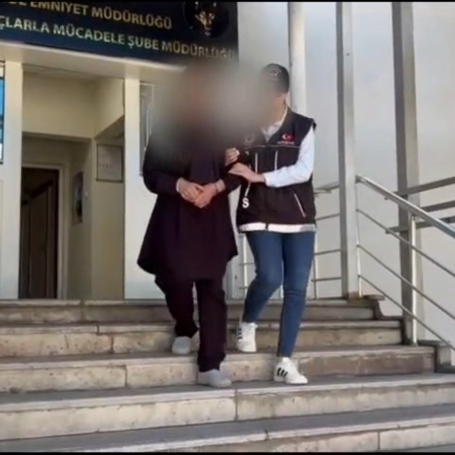 Mide ve bağırsaklarından yarım kilo uyuşturucu çıktı