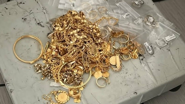 Bulgaristan'da gurbetçi ailenin aracında 603 gram kaçak altın ele geçirildi