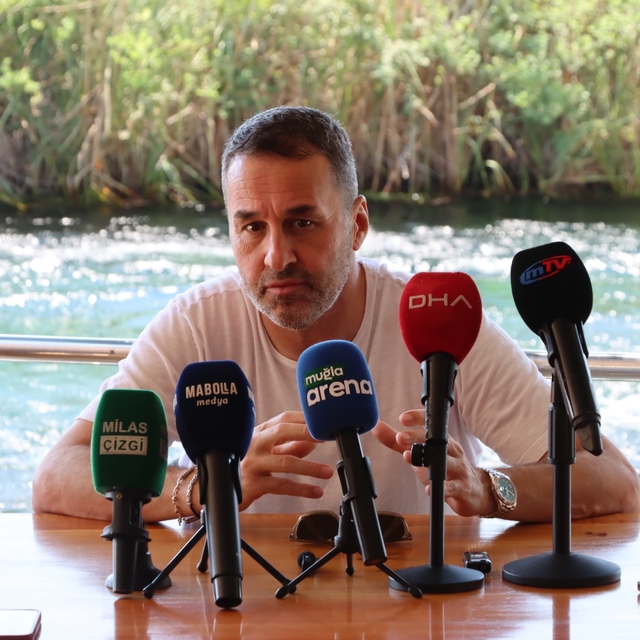 Yalçın Koşukavak: "Zor şartlar altında sahaya çıkıp mücadele ediyoruz"
Muğl...