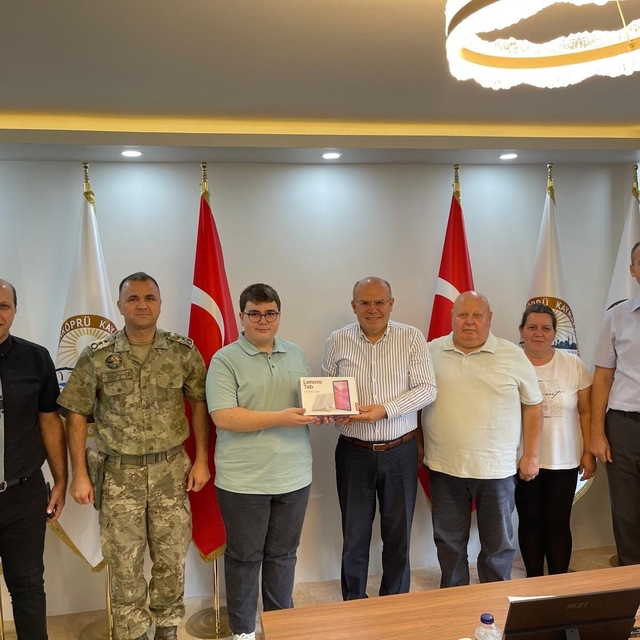 Uzunköprü'de köy okulundan fen lisesine uzanan başarıya tablet ödülü