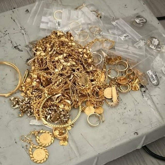 Bulgaristan'da gurbetçi ailenin aracında 603 gram kaçak altın ele geçirildi