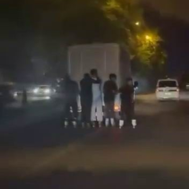 Diyarbakır'da 5 gencin tehlikeli paten yolculuğu kameraya yansıdı