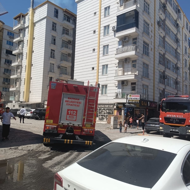 Batman'da iş yeri bacasından yükselen duman paniğe neden oldu