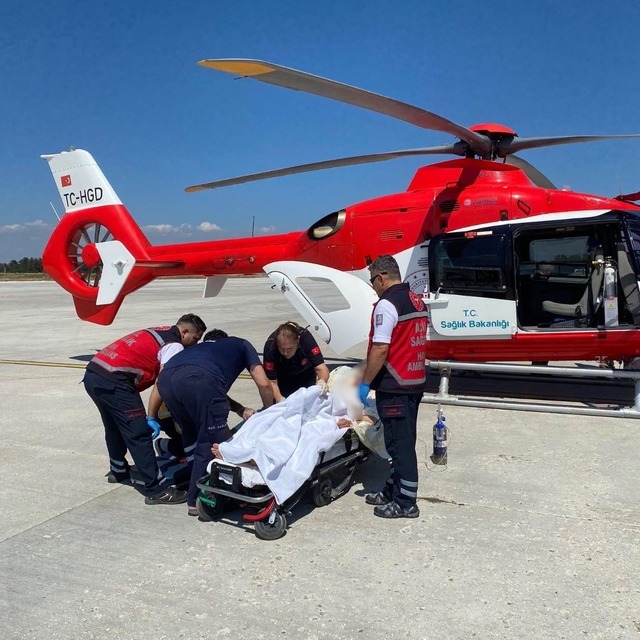 Helikopter ambulans 72 yaşındaki hasta için havalandı
