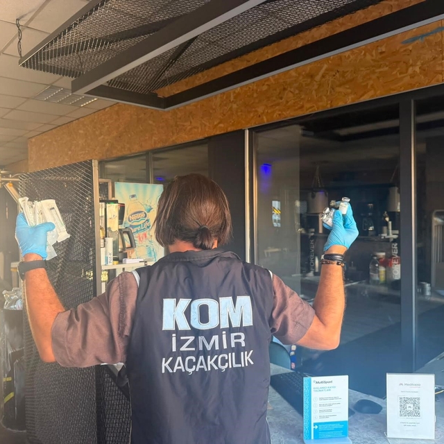 İzmir'de 11,2 milyon TL'lik kaçak kas yapma ilacı ele geçirildi