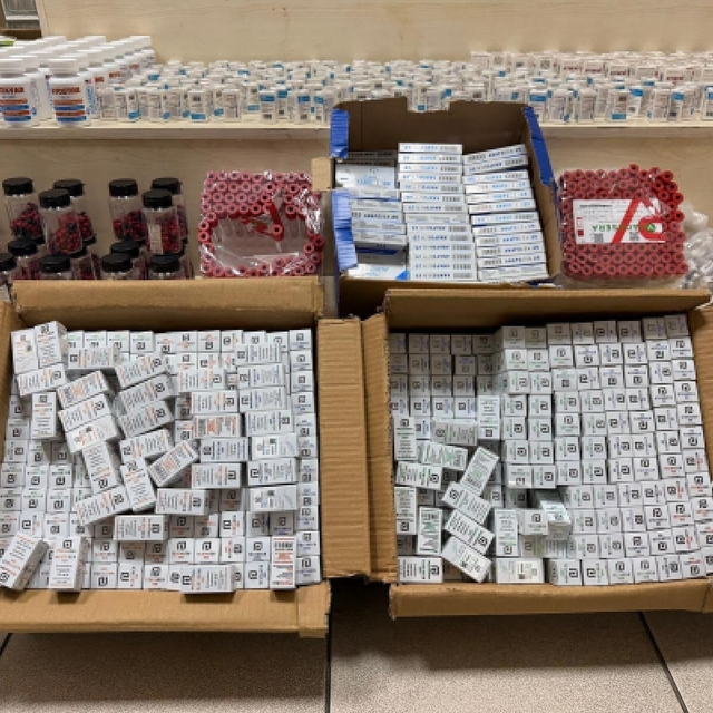 İzmir'de gümrük kaçağı steroid etken maddeli ilaç operasyonu