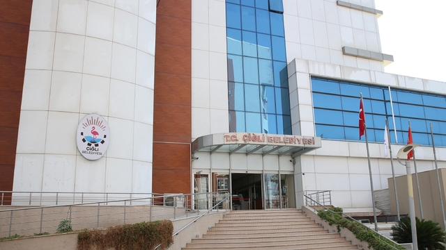 Belediye başkanının park halindeki makam aracına silahlı saldırı; 1 gözaltı