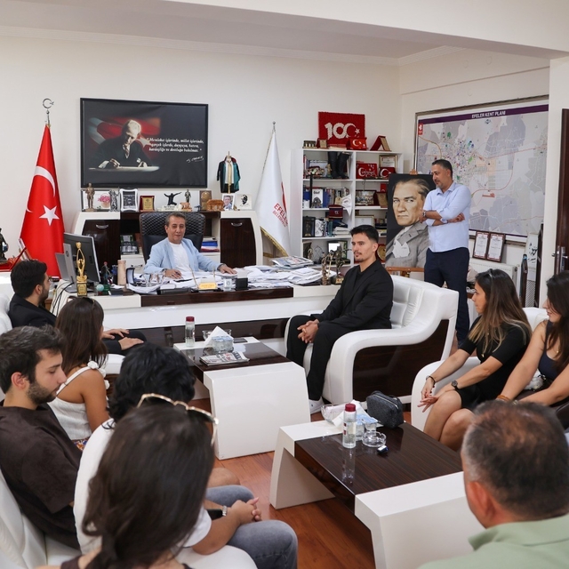 Hayallerine ulaşan gençler Başkan Yetişkin ile buluştu