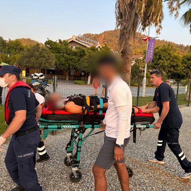 Fethiye'de ticari yatta yaralanan vatandaşa tıbbi tahliye