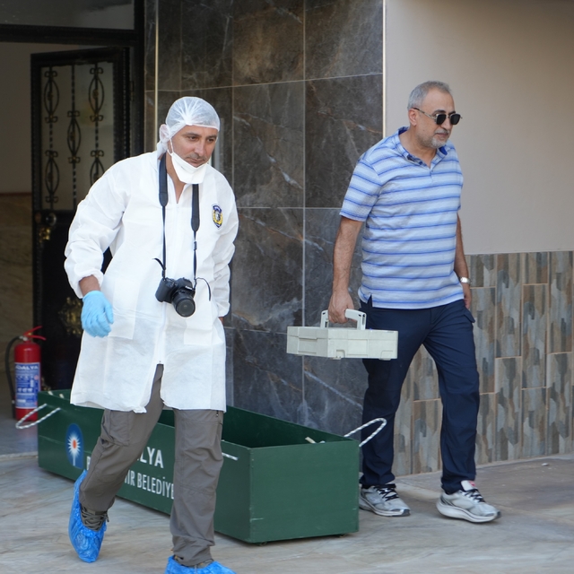Evde ölü bulunan anne ile kızının cenazeleri Adli Tıp Kurumu morguna gönder...