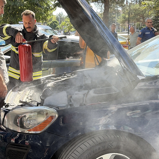 Kırklareli'nde otomobilden yükselen dumanlar paniğe sebep oldu