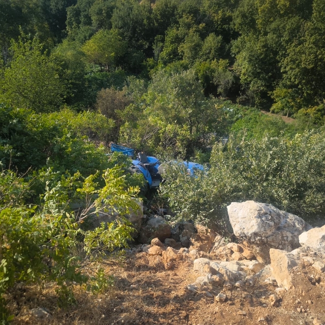Traktör şarampole yuvarlandı: 1 ölü