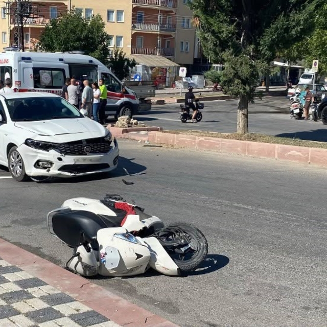 Tavşanlı'da otomobil ile motosiklet çarpıştı: 1 yaralı