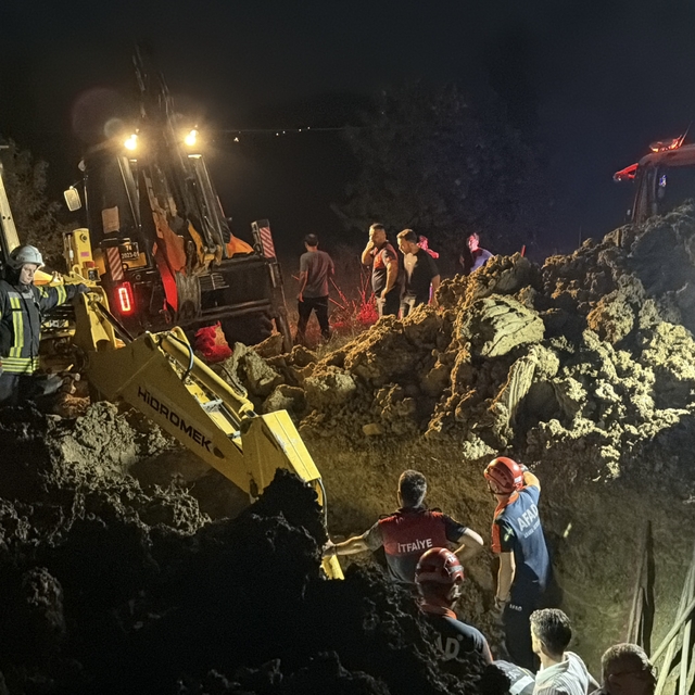 Su kuyusuna hortum bağlarken baba- oğul toprak altında kaldı