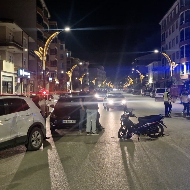 Çorum'da otomobil ile motosiklet çarpıştı: 1 yaralı