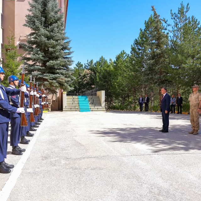 Vali Eldivan, Jandarma Komutanı Aslan'ı ziyaret etti