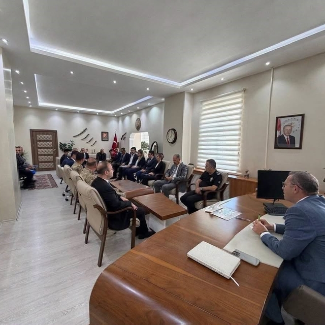 Kars Valisi Polat, Arpaçay'da kurum yöneticileriyle bir araya geldi