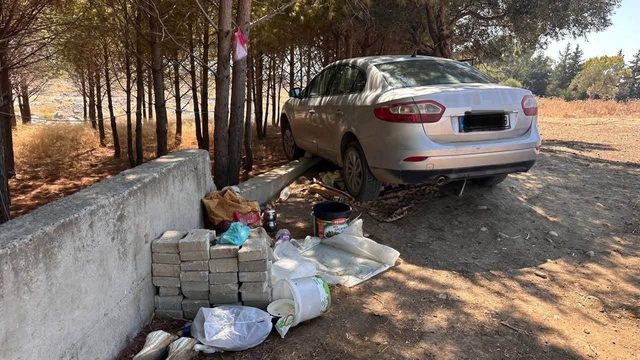 Arsuz'da ağaca çarpan otomobilin sürücüsü yaralandı