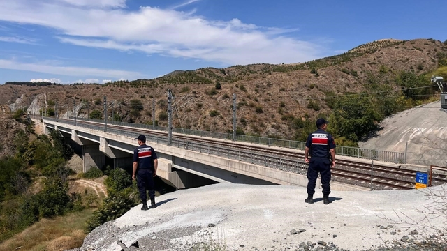 Bilecik'te YHT ve demiryolu hattında inceleme