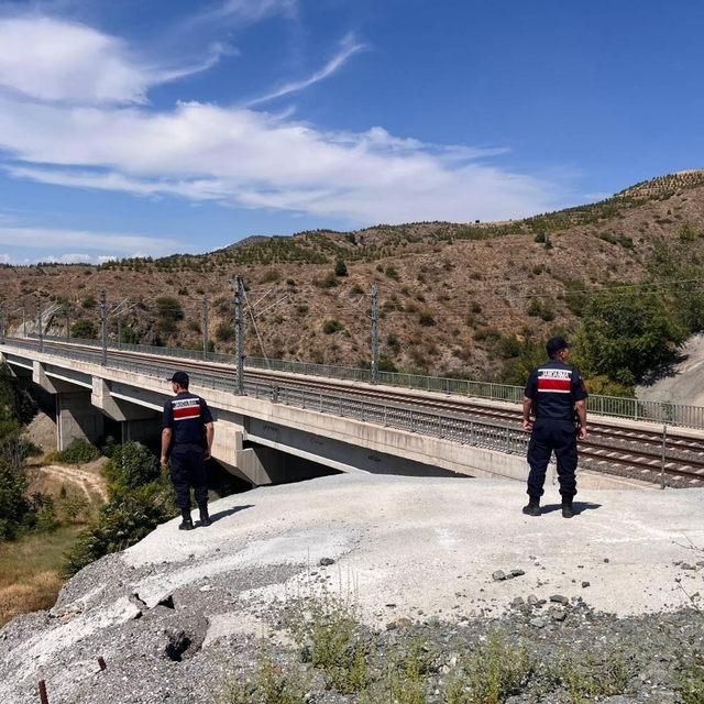 Bilecik'te YHT ve demiryolu hattında inceleme