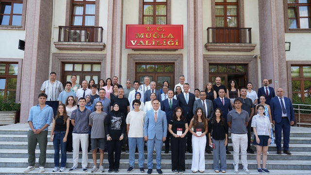 Vali Akbıyık: Türkiye Yüzyılı başarılı gençlerimizin sayesinde inşa edilecek