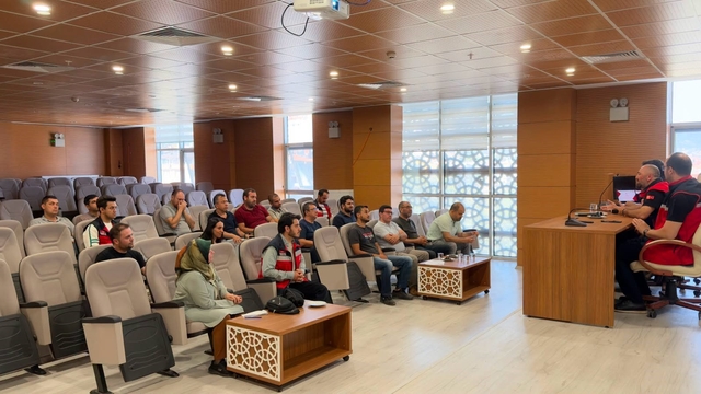 Kütahya'da kanatlı işletmelerinde biyogüvenlik eğitimi