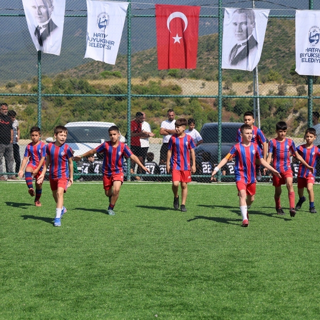 HBB, Antakya'da yeni halı sahayı hizmete açtı