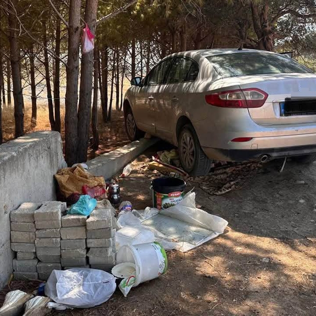 Arsuz'da ağaca çarpan otomobilin sürücüsü yaralandı