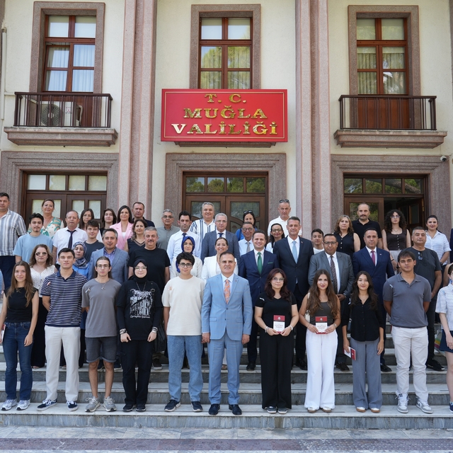 Vali Akbıyık: Türkiye Yüzyılı başarılı gençlerimizin sayesinde inşa edilece...