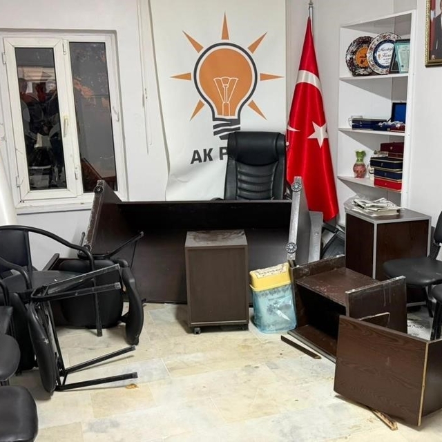 Emet'te AK Parti İlçe Başkanlığına saldıran zanlıya ev hapsi