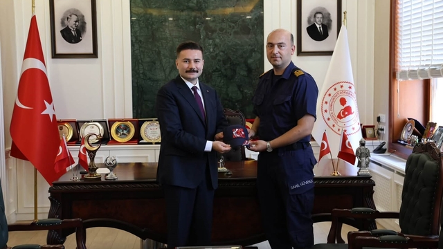 Sahil Güvenlik Batı Marmara Grup Komutanı Borucu'dan Kaymakam Acar'a ziyaret