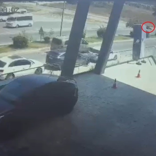Tur minibüsü ile motosiklet çarpıştı: 1 yaralı