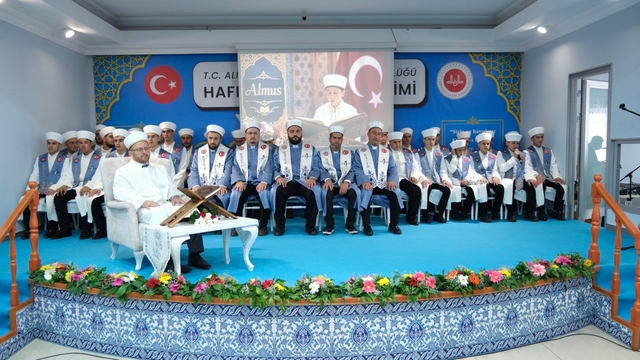 Almus'ta 41 hafız icazet belgelerini aldı