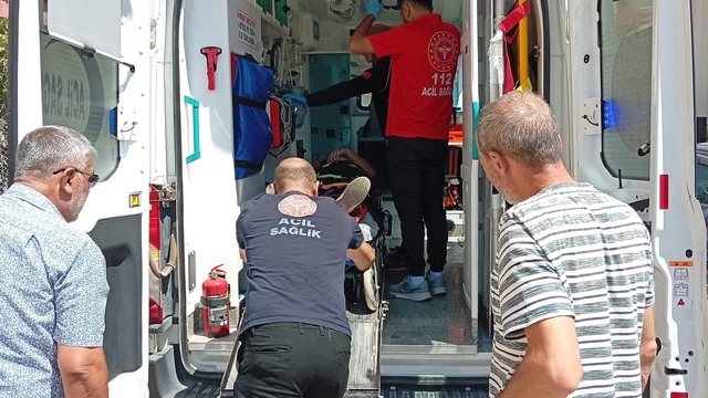 Motosiklet ile otomobil çarpıştı: 1 yaralı