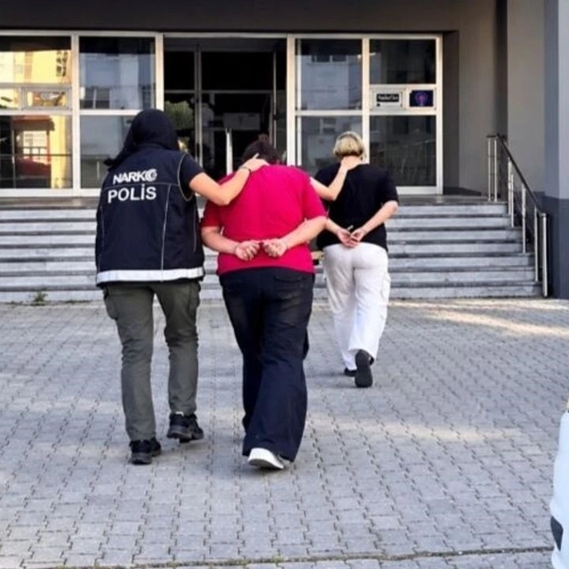 Hakkari'de mide ve bağırsaklarında uyuşturucu taşıyan 3 İranlı tutuklandı