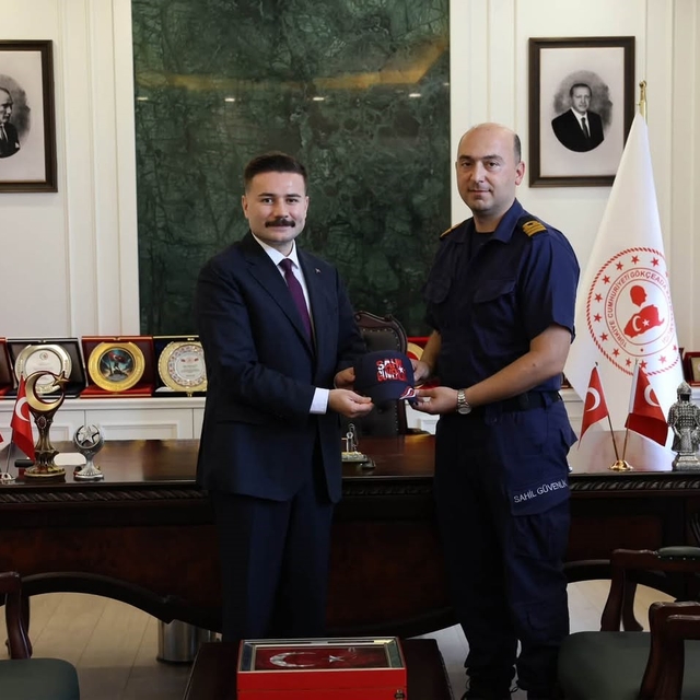 Sahil Güvenlik Batı Marmara Grup Komutanı Borucu'dan Kaymakam Acar'a ziyare...