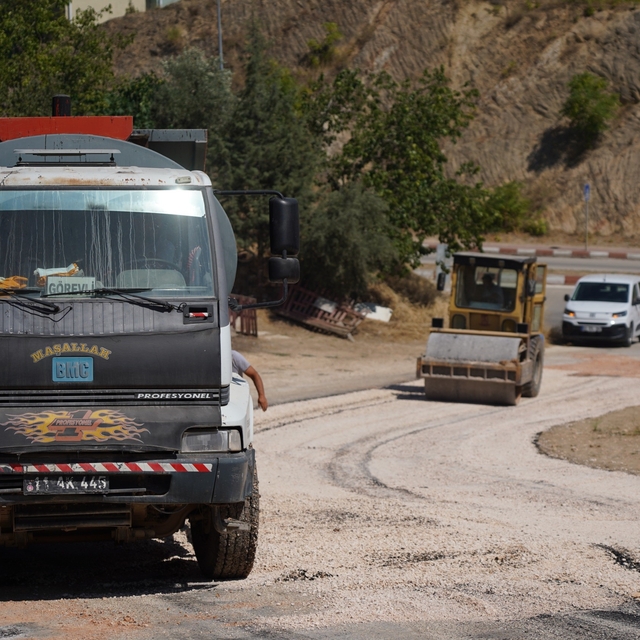 Yeni cadde ve sokaklar ulaşıma açılıyor kaldırımlar yenileniyor