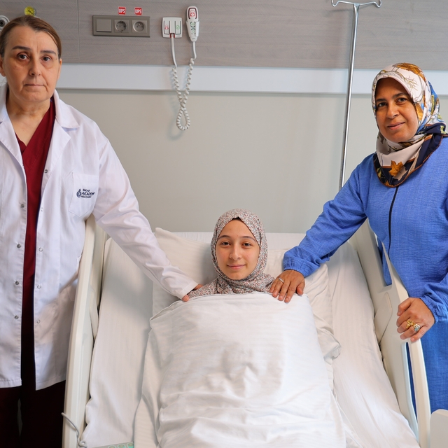 35 santimetrelik kist, genç hastanın doğurganlığı korunarak çıkarıldı
Kanse...