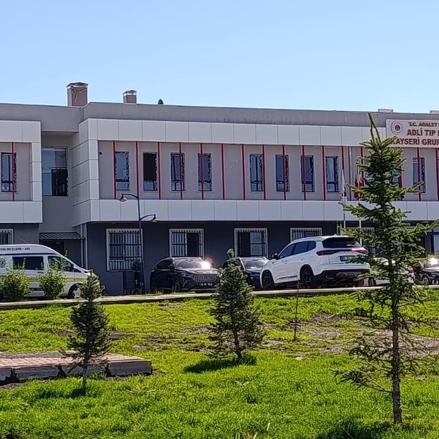 Evinde bıçaklanan adam hayatını kaybetti
